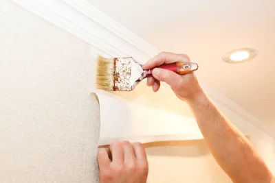 Pose de papier peint à Plumelec — revêtements muraux et toiles de verre